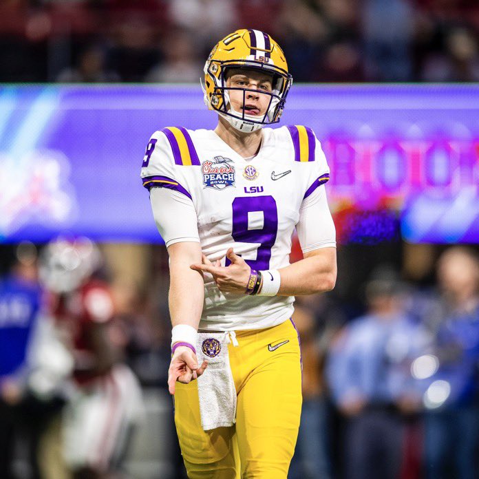 MLFootball's tweet photo. EXACTLY 5-YEARS APART.

2019: December 28th
2024: December 28th

JOE BURROW.

(📸 @HValentineLSU) https://t.co/Ce8XT5xgQN