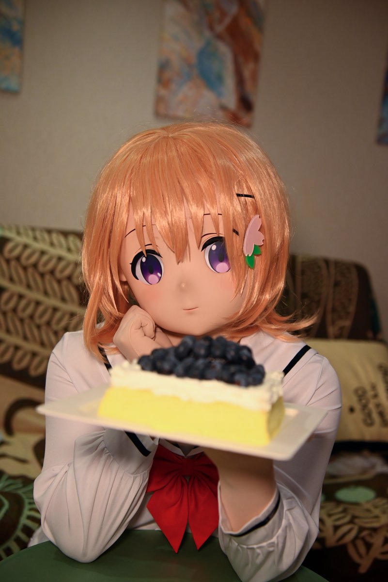 呐～呐～
来一起吃蛋糕吗～
📷：<a href="/Nya_Moooon/">新月</a>