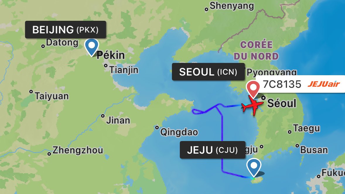 airplusnews's tweet photo. 🔴 Crash du Boeing 737-800 de Jeju Air en Corée du Sud :

▫️2 survivants
▫️120 corps retirés de la carlingue
▫️L’avion s’est écrasé 2 minutes après que les pilotes aient lancé un Mayday.

▫️Ce même avion a fait un atterrissage d’urgence il y a 48 heures (lors d’un vol entre Jeju & Pékin).