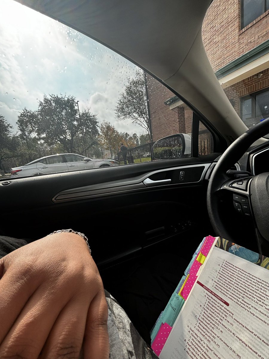 abeenreal's tweet photo. tweet entry 24: sometimes there’s a voice telling me not to read my bible, but when I push past that and get into my word, I feel so at peace, unhurried, and steady. while I was reading, the sun kept shining on me 🥺🫶🏽.

today, I stopped by a packed James Avery to add my charm https://t.co/GAy24vC06V