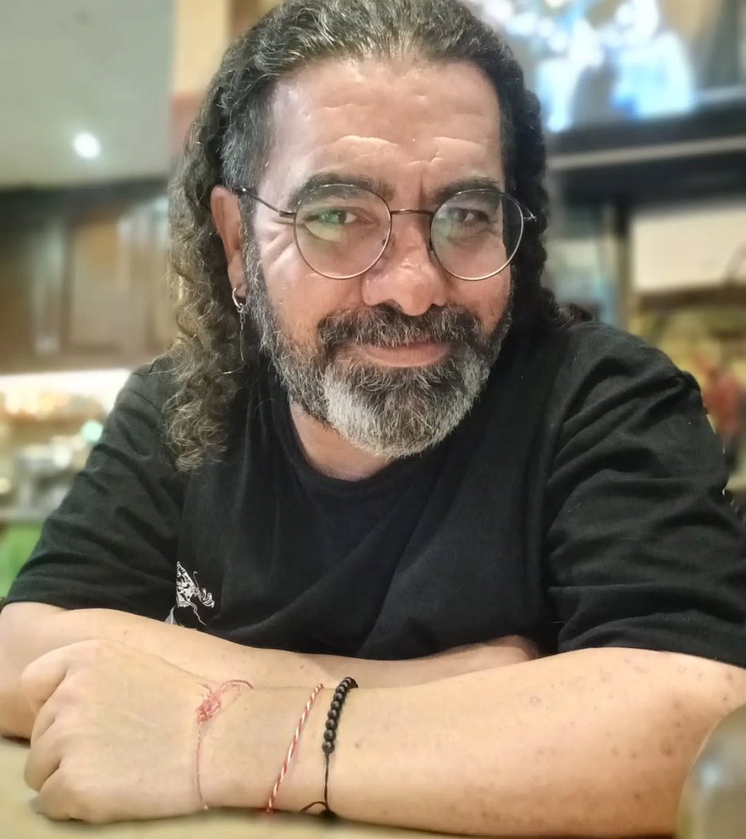 VEFAT!!
KHK'lı İngilizce öğretmeni Üsame hoca'da ayrıldı aramızdan Rabb'bim mekanını cennet eylesin😪