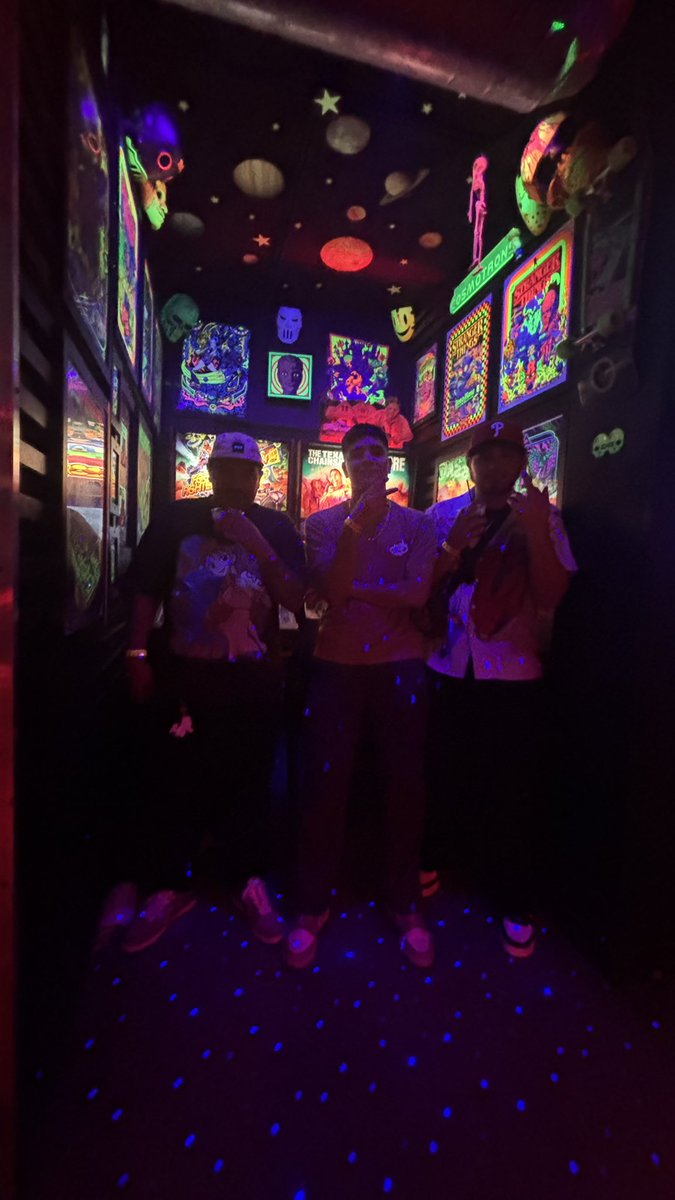 Solo cabras, no molestar 
<a href="/Smilefinger/">Smile</a> <a href="/kitebtw_/">Kite</a>