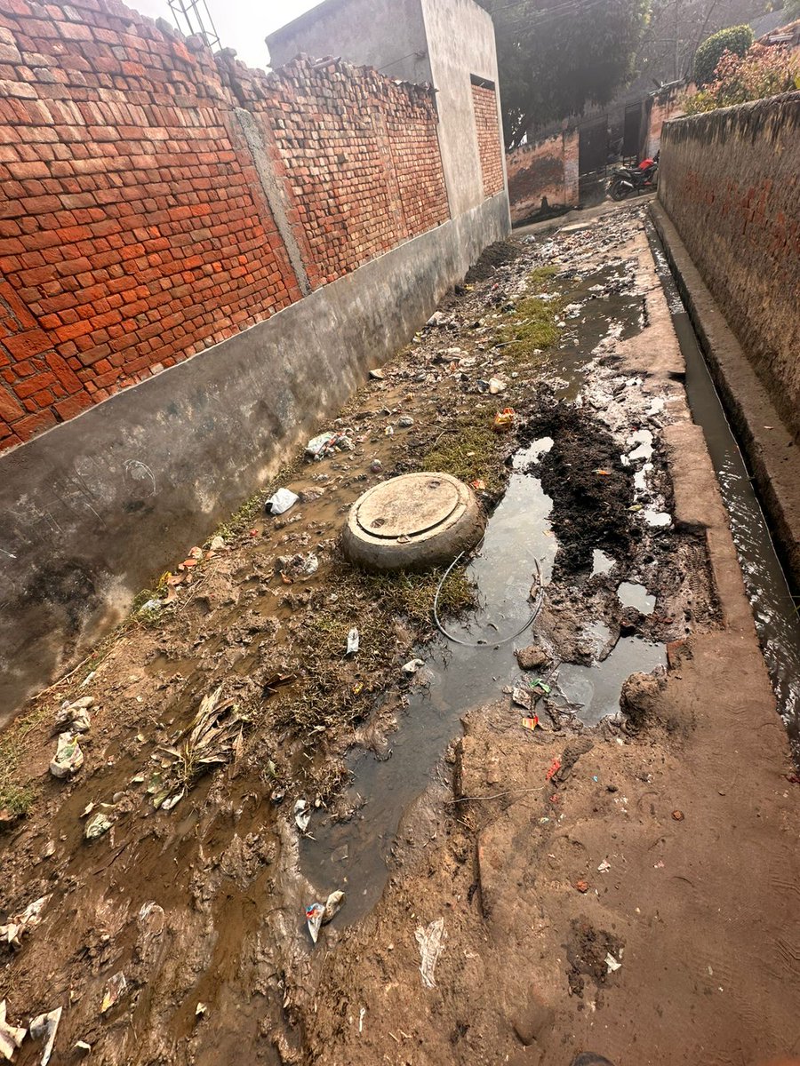 ContextIndian's tweet image. @dmgbnagar  @noida_authority @CeoNoida  Urgent action needed for road construction in Sector 143, Noida near Ghari village. Better roads mean smoother commutes and improved safety. Let&apos;s prioritize infrastructure development for a better tomorrow!#NoidaDevelopment