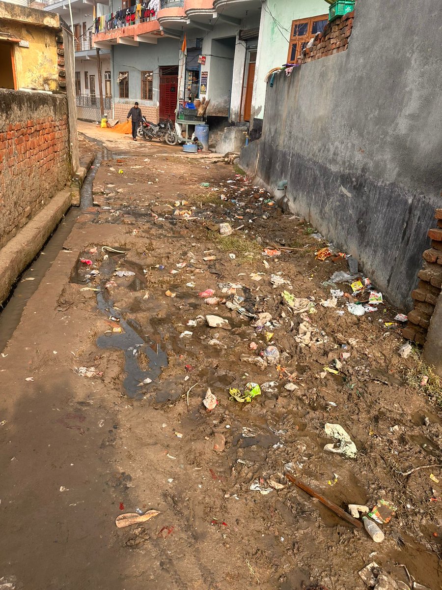 ContextIndian's tweet image. @dmgbnagar  @noida_authority @CeoNoida  Urgent action needed for road construction in Sector 143, Noida near Ghari village. Better roads mean smoother commutes and improved safety. Let&apos;s prioritize infrastructure development for a better tomorrow!#NoidaDevelopment