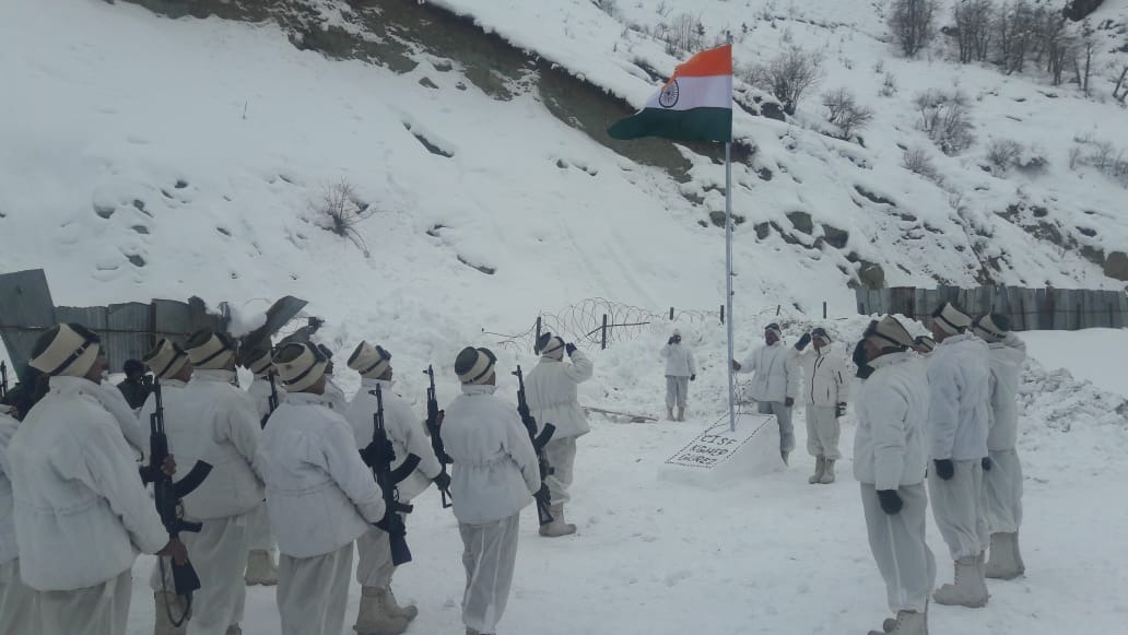 CISFHQrs's tweet image. खड़ा हिमालय बता रहा है,
डरो न आंधी पानी में।
खड़े रहो तुम अविचल होकर,
सब संकट तूफानी में।
डिगो न अपने प्रण से तो तुम,
सब कुछ पा सकते हो प्यारे।
तुम भी ऊँचे उठ सकते हो,
छू सकते हो नभ के तारे। ~ सोहनलाल द्विवेदी
&quot;संरक्षण एवं सुरक्षा&quot;
#PROTECTIONandSECURITY with #COMMITMENT…