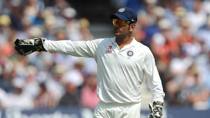 MrRathna's tweet photo. We surely miss MSD behind the stumps to play mind games orchestrating a wicket. So far only individual brilliance keeping India in the game. 

#INDvsAUS https://t.co/JXnin651wO