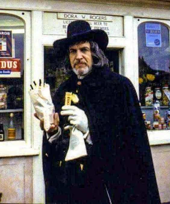 HorrorHammer1's tweet photo. Vincent Price on the set of 'Witchfinder General' in 1968 (buying sweets for the crew) https://t.co/plPWXTpgRB