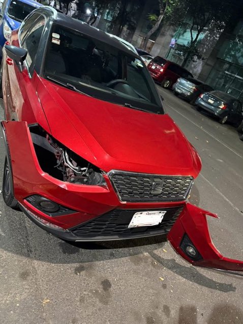 AlanAdameMX's tweet photo. 🔴|| La inseguridad en la CDMX está como en todo el país: Fuera de control.

👉🏼Ya sean ataques de narcos, asaltos en Viaducto o Periférico, o robo de autopartes…

❌ @Claudiashein y @ClaraBrugadaM están de adorno.

🐀A disfrutar lo votado y lo robado. https://t.co/JD6u8zAKvU