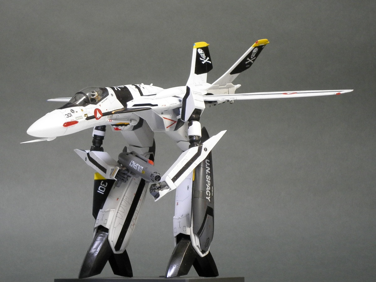 Valkyries_VF's tweet photo. ファイターの手足よりバトロイド版の手足の方がマッシブで良いね＞RT https://t.co/cqwmmfRX9X