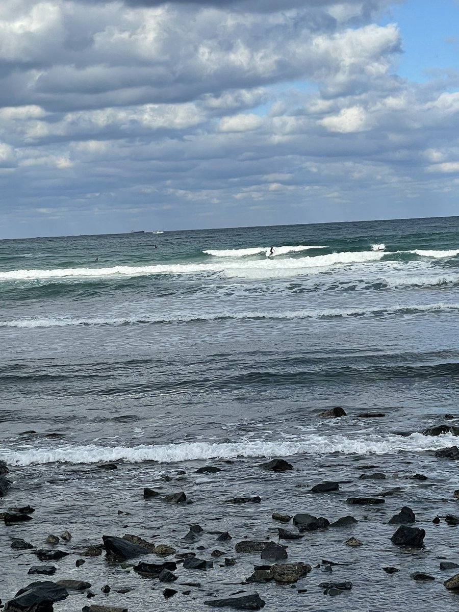 refresh_wind's tweet image. 今日は久しぶりに海へ🌊✨
冬は寒いけど水が透き通ってて
綺麗なとこが良かです♪

波はイマイチですがスッキリ🏄

＃サーフィン
#波津海水浴場