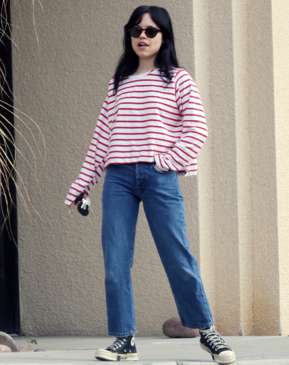 loustismad's tweet photo. Girl of rising aura, Jenna Ortega
#JennaOrtega https://t.co/kAB3sKW9Ba