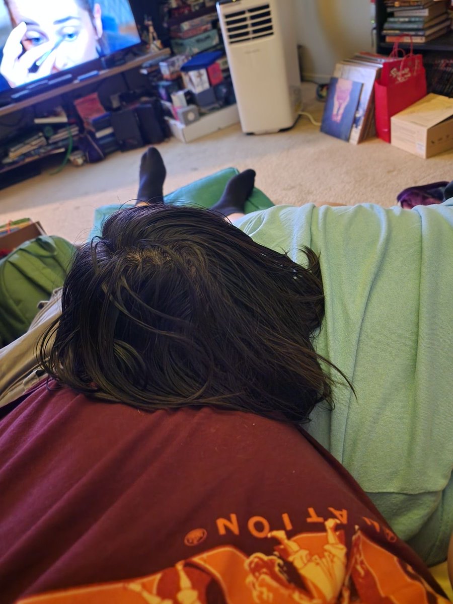 bluestardrummer's tweet photo. My bf and I have been binging Jenna Marbles. I haven’t watched her vids in years and he had never seen any before. I’m so happy! I’m so lucky I have the Jenna to my Julien ^—^ <3 https://t.co/SGmWn74GPm
