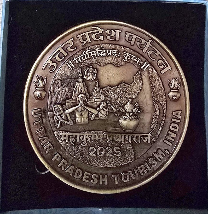 Sved_2019's tweet image. माननीय योगी आदित्यनाथ जी स्नेह मिलन कर अत्यन्त गौरवांवित महसूस कर रहा हुं ।। @myogiadityanath
#महाकुंभ2025 की तैयारियों के प्रति तैयारी देखकर अति रोमांचित हूं
योगी जी ने मुझे इस अनूठे उत्सव का हिस्सा बनने के लिए आमंत्रित करने के लिए कोटि कोटि धन्यवाद ...🙏🏼
यूपी और भारत के…