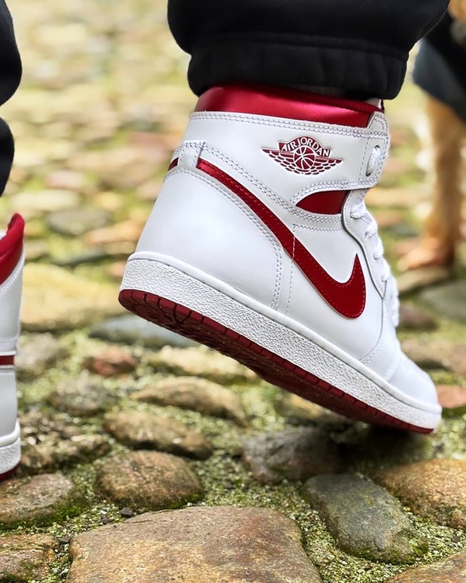 JORDANSHOOTERZ's tweet photo. Too Underrated Banger Pair 💯

Jordan 1 High 85 Metallic Burgundy 💎

I Luv this Pair ✅️👑

@Nike @Jumpman23 @nikestore 

#snkrskickcheck #kotd  #snkrsliveheatingup #yoursneakersaredope #Jordans #nike #Jordan1 #sneakerhead #Sneakers #SneakerScouts #jordan1high #85s https://t.co/EDMVDva5dU