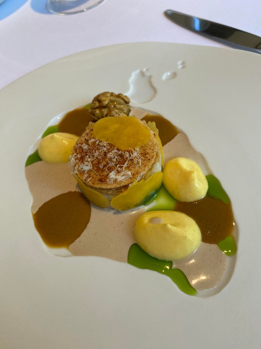 Wat is dit gerechtje rond krab met walnoot, koraal en codium me een plaatje.

#DeJonkman #Brugge #2MICHELINStars