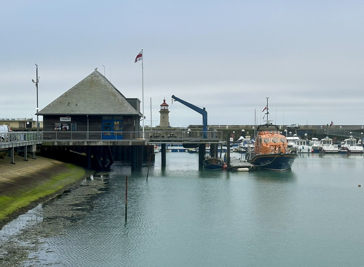 shellienic's tweet photo. We also went to see the home of #RamsgateLifeboatStation @RNLI @Thanet_CommSafe &amp; the kids saw the Tamar Lifeboat perched ready for whenever she is needed. #RNLI #Lifeboat #MiniAdventures #LotsToLearn https://t.co/2qFcGbmjDB