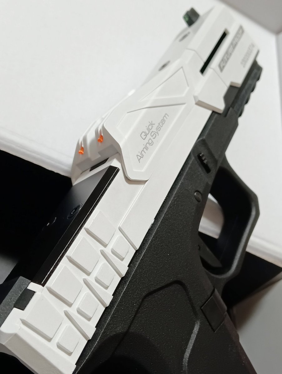 masked_inarin's tweet photo. 想像以上に替えの利かんパーツ多過ぎて震えてる💦
とりあえずライラクスのG18C用リコイルスプリングガイドプロの中身だけ移植、スペーサーは2枚。
そして白のシボ加工は汚れやすいよ🥹
クイックエイミングシステムはデザインと実用性を兼ね備えてて◎
#poseidon
#XG8 https://t.co/r9bE4tSaHY