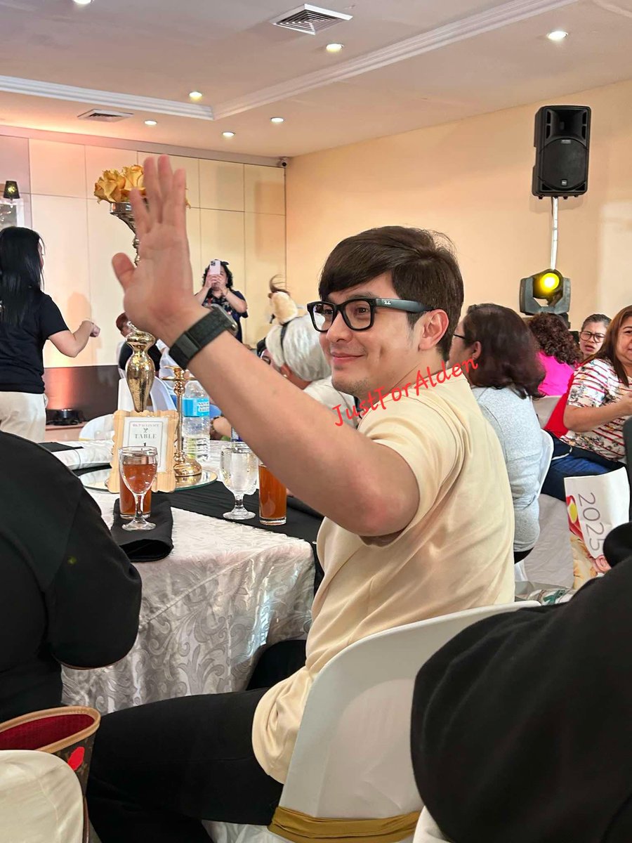 Dimples pa lang ulam na. Sa lapit ng mesa namin kay <a href="/aldenrichards02/">Alden Richards</a> para na kaming nanalo ng grand prize sa raffle. #ALDENRichards