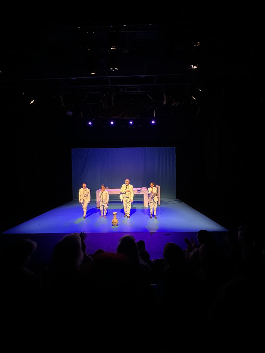 Ayer fue nuestra tercera función de Mr. Bo en <a href="/Nave10Matadero/">Nave 10 Matadero</a> <a href="/mataderomadrid/">mataderomadrid</a> 💪🏽 Nos encantan estos ratitos de post función que nos permiten conectar más con los pequeños espectadores. ¡Hoy última función en Madrid! 🎟️