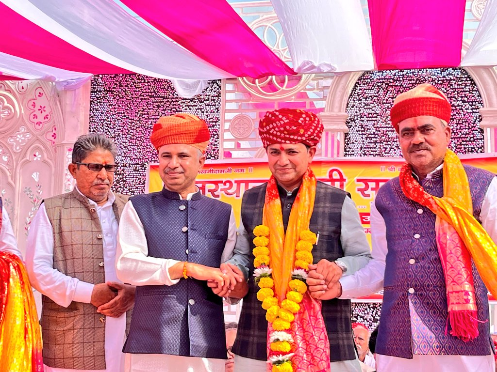 pravinmalibjp's tweet photo. સૂરત ખાતે રાજસ્થાન માળી સમાજ સેવા સંસ્થાન ટ્રસ્ટ દ્વારા આયોજિત
વાર્ષિક ઉત્સવ અને શિક્ષણ જાગૃતિ સંમેલનમાં ઉપસ્થિત રહી સમાજના હોદ્દેદારો-આગેવાનો, વડીલો, ભાઈ-બહેનો અને યુવાનો સાથે સંવાદ કરવાનો અવસર હર્ષસભર બની રહ્યો.
#surat #Malisamaj #deesa #banaskantha #Gujarat #mla #bjp https://t.co/5PKIzlK1dO