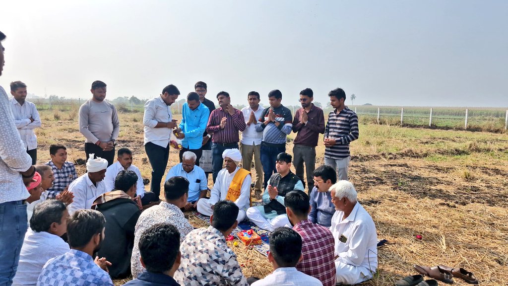pravinmalibjp's tweet photo. સૂરત શહેરના ઓલપાડ વિસ્તારમાં માળી સમાજે સામાજિક અને શૈક્ષણિક હેતુ માટે લીધેલી જગ્યા ખાતે પૂજનીય શ્રી છોગારામ બાપુ સાથે મુલાકાત કરવાનો અવસર મળ્યો.
#surat #Malisamaj #deesa #banaskantha #Gujarat #mla #bjp https://t.co/iGvzJMLtLL