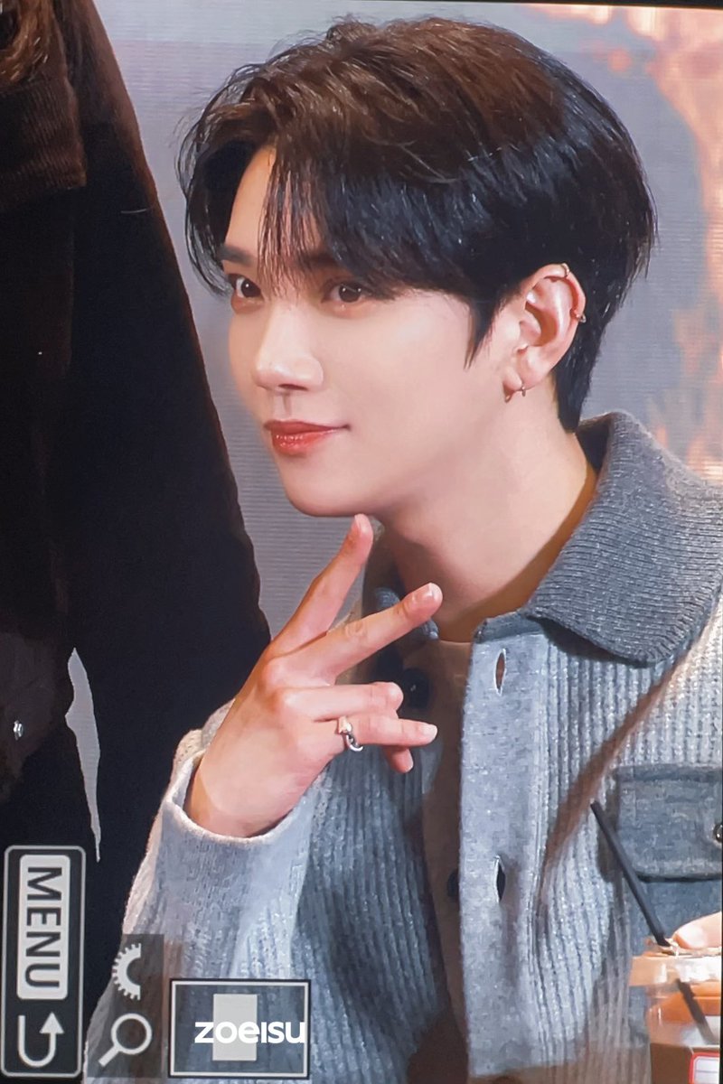 zoeisu_'s tweet photo. 241229 YZY

#조슈아 #ジョシュア #JOSHUA #洪知秀 #SEVENTEEN #세븐틴 

@pledis_17 https://t.co/XVLgHCkHr8