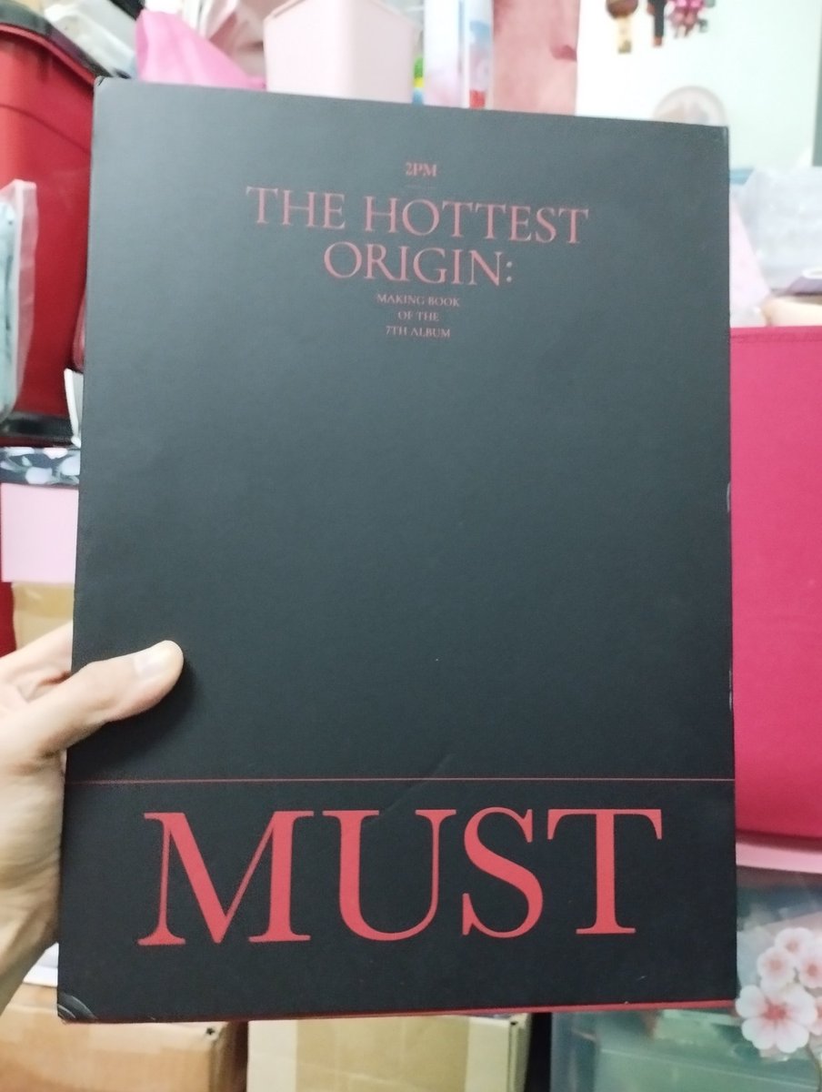 For0121_'s tweet image. Kalau I nak letgo ni, ada yang nak tak? Semua isi dalam ada lagi. Tak terusik. Reason nak jual bukan sebab nak tinggalkan fandom, tapi sebab nak kurangkan barang dalam bilik. I nak letgo dalam RM150 boleh? #pasar2pm