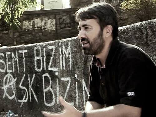 Zeki Demirkubuz: "İhanet, kötülük ve adaletsizliklere kızıp ülkemizi sevmekten vazgeçmiyorsak Beşiktaş'tan da vazgeçecek değiliz ama iyi bilinsin ki, kızgın ve öfkeliyiz ve onu bu hale getirenlere her gün lanet, her an küfür ediyor, elimize bir fırsat geçtiğinde ne yapacağımızı