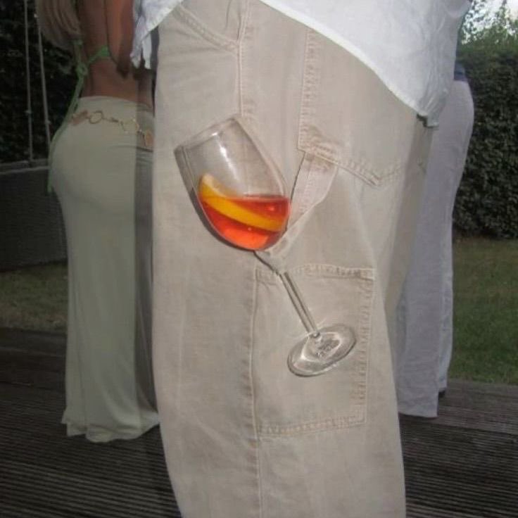 boymolish's tweet photo. Work pants tool holder as a wine glass holder ✨ https://t.co/GzP8JCICeP