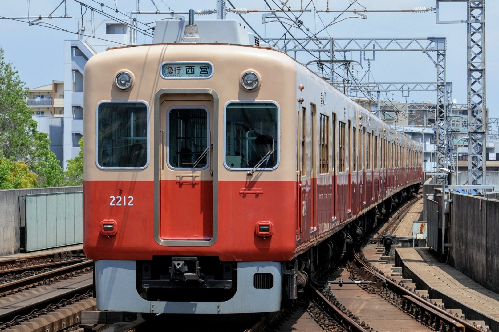 阪急電車のボルト/アンペアメーター 阪急電車特有の台座付き 中古 阪急電車のボルト/アンペアメーター 阪急電車特有の台座付き 中古