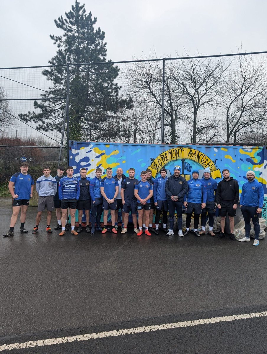 EgremontR's tweet image. 𝐑𝐀𝐍𝐆𝐄𝐑𝐒 𝐈𝐍 𝐓𝐇𝐄 𝐂𝐎𝐌𝐌𝐔𝐍𝐈𝐓𝐘 🤝

On Boxing Day, members of our open age squad were once again out &amp;amp; about in our local community. 

On this occasion the squad were litter picking in &amp;amp; around Egremont.

#UpTheMont | #Since1900 | @SellafieldLtd