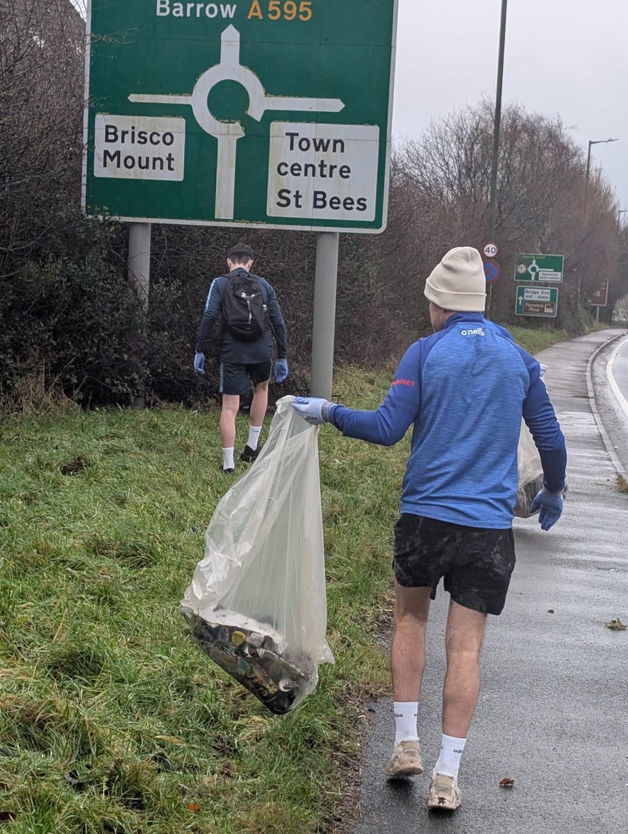 EgremontR's tweet image. 𝐑𝐀𝐍𝐆𝐄𝐑𝐒 𝐈𝐍 𝐓𝐇𝐄 𝐂𝐎𝐌𝐌𝐔𝐍𝐈𝐓𝐘 🤝

On Boxing Day, members of our open age squad were once again out &amp;amp; about in our local community. 

On this occasion the squad were litter picking in &amp;amp; around Egremont.

#UpTheMont | #Since1900 | @SellafieldLtd