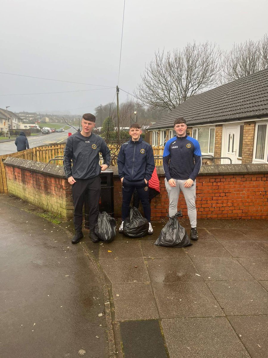 EgremontR's tweet image. 𝐑𝐀𝐍𝐆𝐄𝐑𝐒 𝐈𝐍 𝐓𝐇𝐄 𝐂𝐎𝐌𝐌𝐔𝐍𝐈𝐓𝐘 🤝

On Boxing Day, members of our open age squad were once again out &amp;amp; about in our local community. 

On this occasion the squad were litter picking in &amp;amp; around Egremont.

#UpTheMont | #Since1900 | @SellafieldLtd