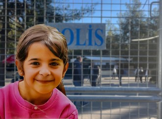 XevnaNews's tweet image. 🚨 Nevzat Bahtiyar di dosyaya kuştina Narîn Gûran de, sûcdar kir Salim Gûran ku ew sûcdar kiribû û bi gotina "Tu hat û Narîn da min" parastina xwe kir. 

#Doza #Rojava