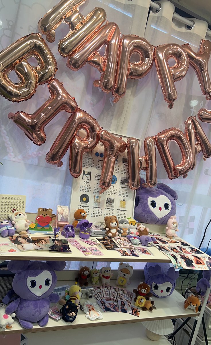 mm2tsu's tweet photo. 사나 생일 축하해~~~🐹💜
サナ お誕生日おめでとう₍ᐢ‥ᐢ₎ ♡

韓国ONCEの熱量の凄さを思い知った今日。
センイルカフェ3つまわってこんなに貰った🥹🥹

오늘 사나 생카 가서 이렇게 많이 받았음💜
여러 굿즈 주신 원스분들 넘넘 감사합니다~~~!

やっぱり、TWICE loveでしかない。 https://t.co/w2FP5xGlKv