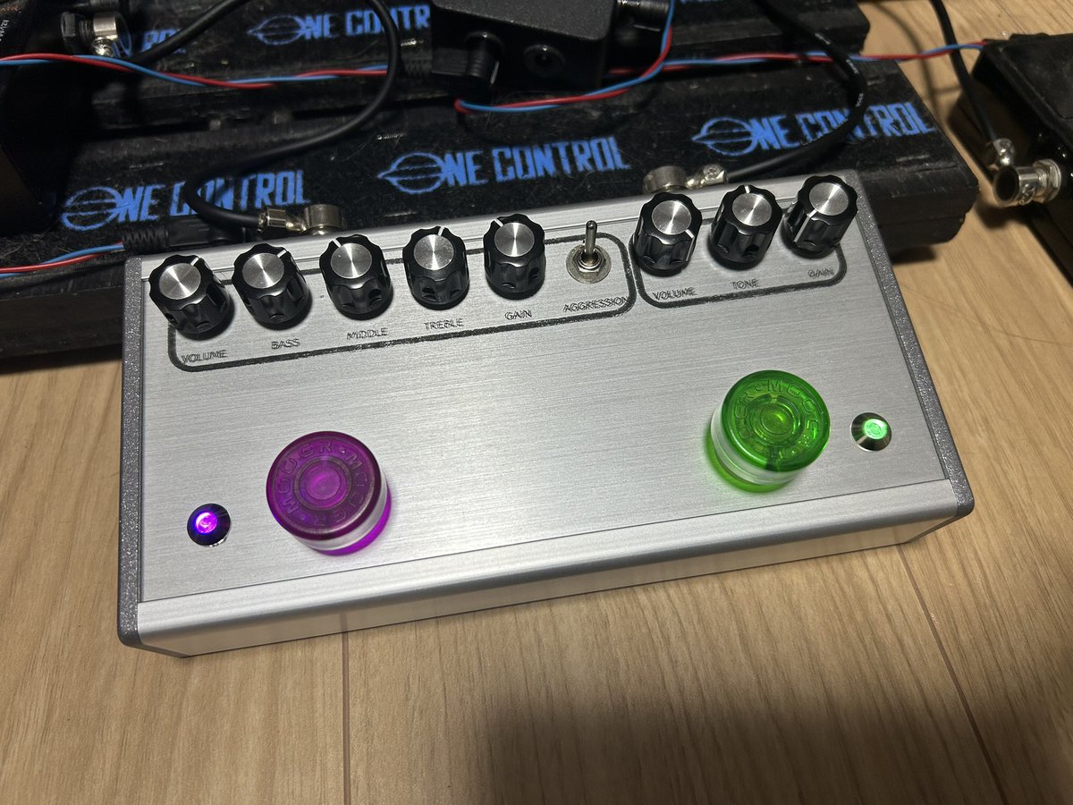 rmo_mii's tweet photo. 過去一良いエフェクター作れました。

あまりに好みの音なので高級な筐体に入れたら
意外とギチギチで結局無理やり入れました。

転写も上手くいかなくてカスカスで残像チックになりました。 https://t.co/SzmylUy9I2