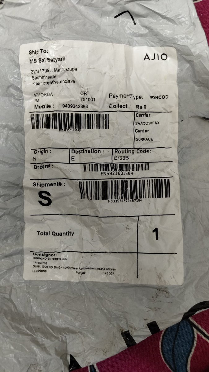 Samparna98's tweet photo. @AjioCares @AJIOLife 
Ordered a polo shirt.. Received without it Tag, placed exchange request for one size up, but the pickup was not done bcoz the price tag was not there, kindly Do check and Place the return request and get me the refund, Order ID-FN2464502777 https://t.co/Ugx9Qj4eZ6