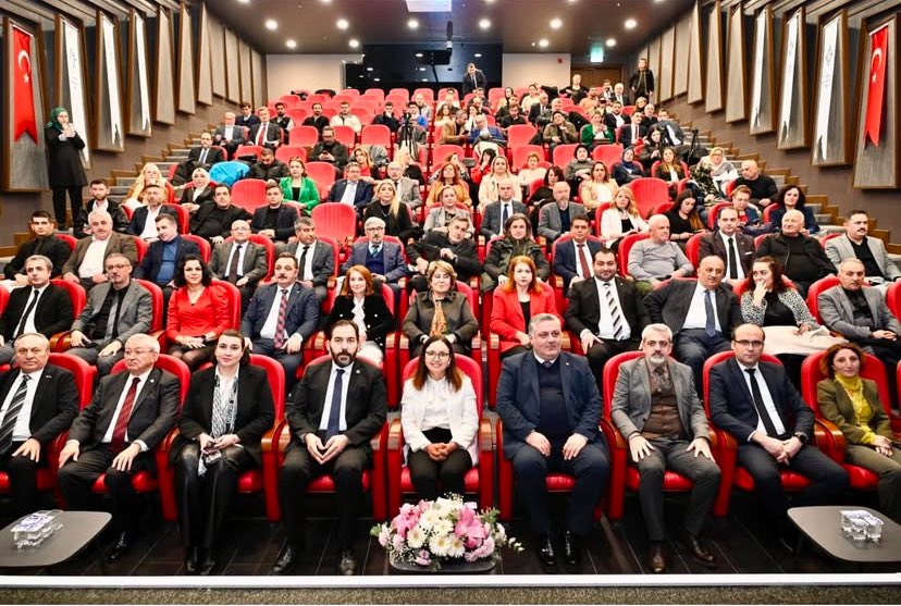 Volkan Topçu (@volkanntopcuu) on Twitter photo Kent Konseyleri Birliği’nce düzenlenen Mevzuat Çalıştayı Değerlendirme Toplantısı’nda Moderatör olarak görev aldık. Ayrıca Yerel Yönetimler öğrencilerimiz etkinliğe asistan olarak destek verdi.
<a href="/trkkb/">Türkiye Kent Konseyleri Birliği</a>
<a href="/cinarcik_yerel/">Çınarcık Yerel Yönetimler</a>
<a href="/yucinarcikmyo/">Çınarcık Meslek Yüksekokulu</a>
<a href="/universityalova/">Yalova Üniversitesi</a>
🔗 yerelyonetim.yalova.edu.tr/tr/Haber/Detay… Kent Konseyleri Birliği’nce düzenlenen Mevzuat Çalıştayı Değerlendirme Toplantısı’nda Moderatör olarak görev aldık. Ayrıca Yerel Yönetimler öğrencilerimiz etkinliğe asistan olarak destek verdi.
<a href="/trkkb/">Türkiye Kent Konseyleri Birliği</a>
<a href="/cinarcik_yerel/">Çınarcık Yerel Yönetimler</a>
<a href="/yucinarcikmyo/">Çınarcık Meslek Yüksekokulu</a>
<a href="/universityalova/">Yalova Üniversitesi</a>
🔗 yerelyonetim.yalova.edu.tr/tr/Haber/Detay…