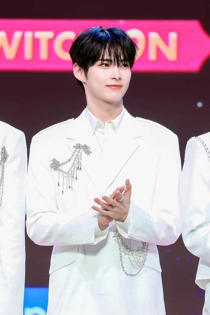 <a href="/Neovensub/">tutup lapak</a> ᅠ
"Ah, sorry kelamaan ya? Kalau gitu acara gue kembalikan kepada <a href="/jdirawat/">Dew</a>, silahkan! Rakha is signing off, thankyou and goodbye, Mortals!"

— Rakhabuana Aditya, 2024.
ᅠ