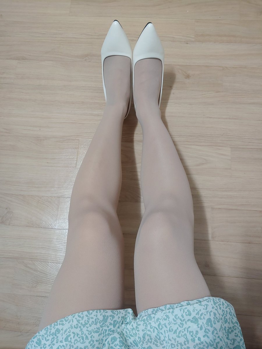 limsyu's tweet photo. 옛날에 찍은건데 이 계정이 더 반응좋으니까 여기서도 올릴께 내다리 많이 감상해줘 #ㄱㅇ #게이 #보추 #cd #시디 #ㅇㄹ #씨시 #sissy https://t.co/2UDIGyqm7H
