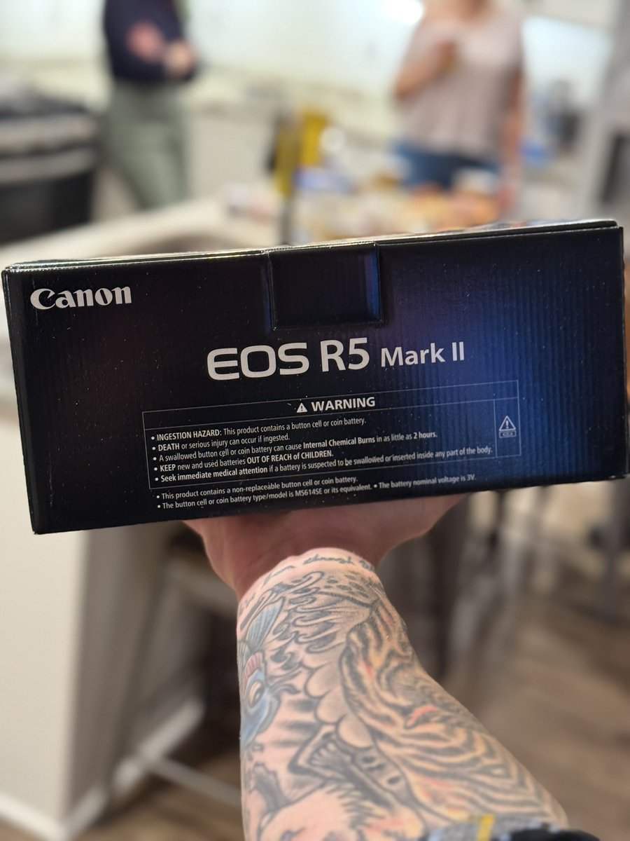 alex_jawfox's tweet image. Digital cameras do in fact go bad. My original R5 I got in August of 2020 has been used professionally and creatively every week if not almost everyday since I got it. 750,000 shutter actuations later and it’s starting to give out on me. I had no choice but to go with a R5ii.