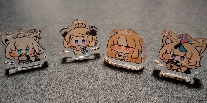 数は少ないですが、バカタレサーカスのアクリルブロックも持ってきます〜!明日はよろしくお願いします〜 