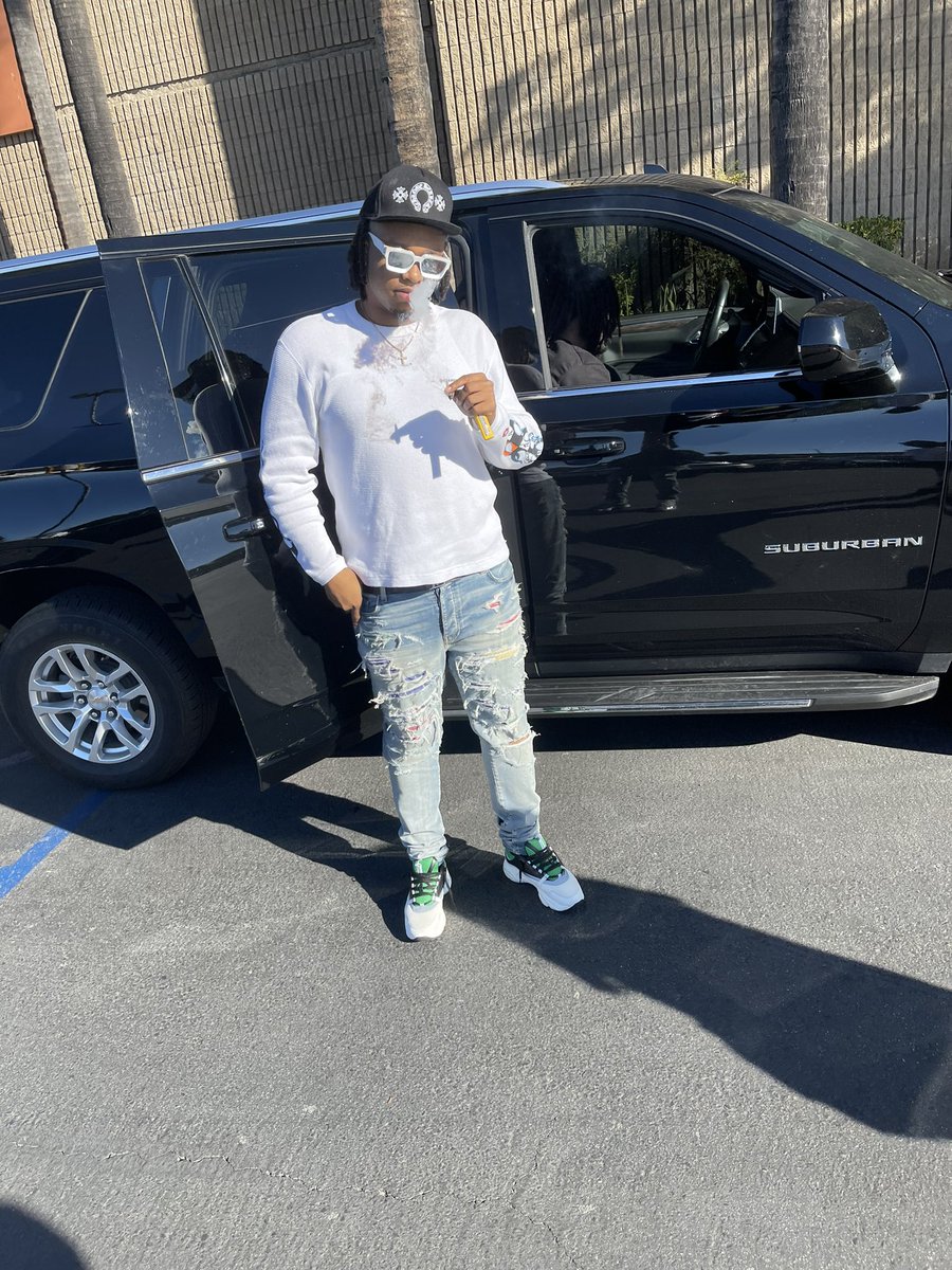 Fastlifechulz's tweet photo. I won trapper of da year 5x inna row 🏆🏆🏆🏆🏆 https://t.co/qAGbVZpP9N