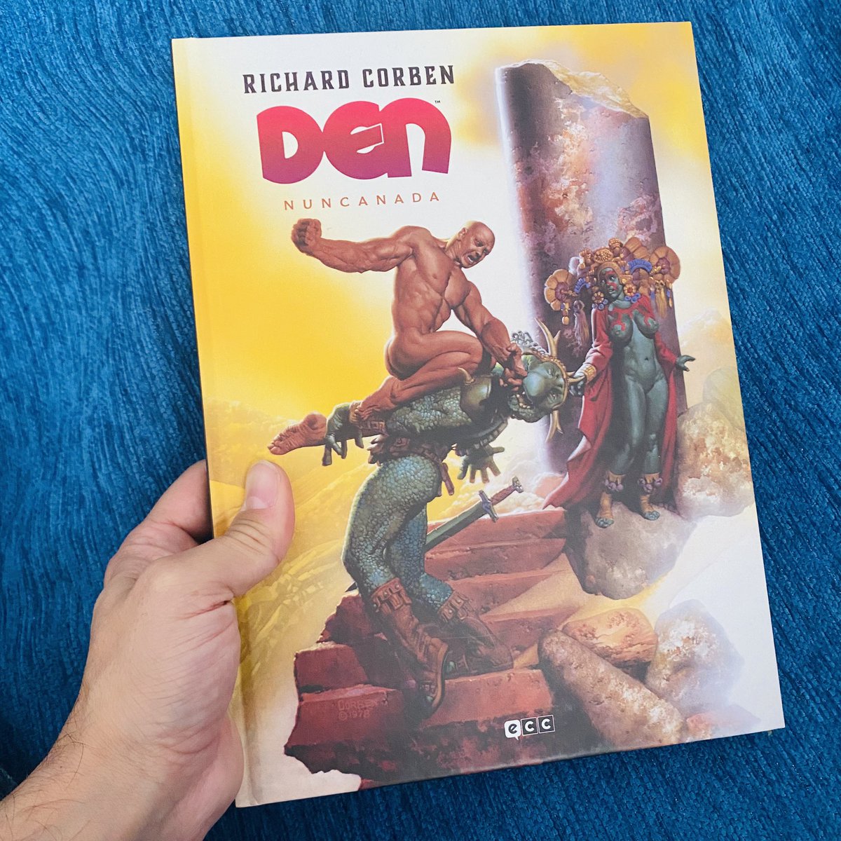 PodcastTDT's tweet photo. Menuda gozadera este primer volumen de DEN. Aventuras, fantasía y sexo en este lisérgico cómic de la mano del maestro Richard Corben y restaurado por el gran Jose Villarrubia. 
Gran edición de @eccediciones 
#tdtpodcast #corben https://t.co/5lpW4ZBTcD