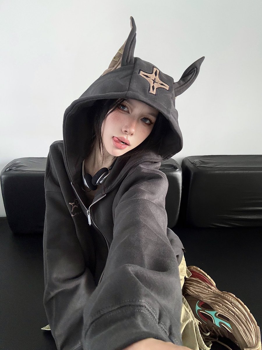 77sevenccc's tweet image. 家人们有没有推荐的山寨
没错 我要无脑入
问就是我又回来消费了