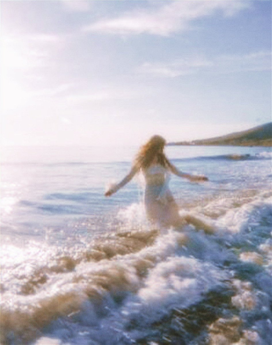 ——🌊 [ #قراءة_عامة | الحرية ]🌅——

- ما هي الحرية بالنسبة لي؟ 
- ما هي الحواجز التي تقف بيني وبين حريتي؟
- كيف يمكنني ان أتخطاها؟ 
- كيف يمكنني ان أنمو نحو حياه حره اكثر؟ 

— نفس عميق واختاروا صوره ♡♡