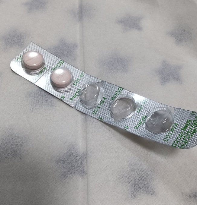 これはしまった。前回のコロナの時に大量に消費したままだった🥹ラスアスの数少ない食料みたいに見つめている。明日、病院開いてるかな😅 