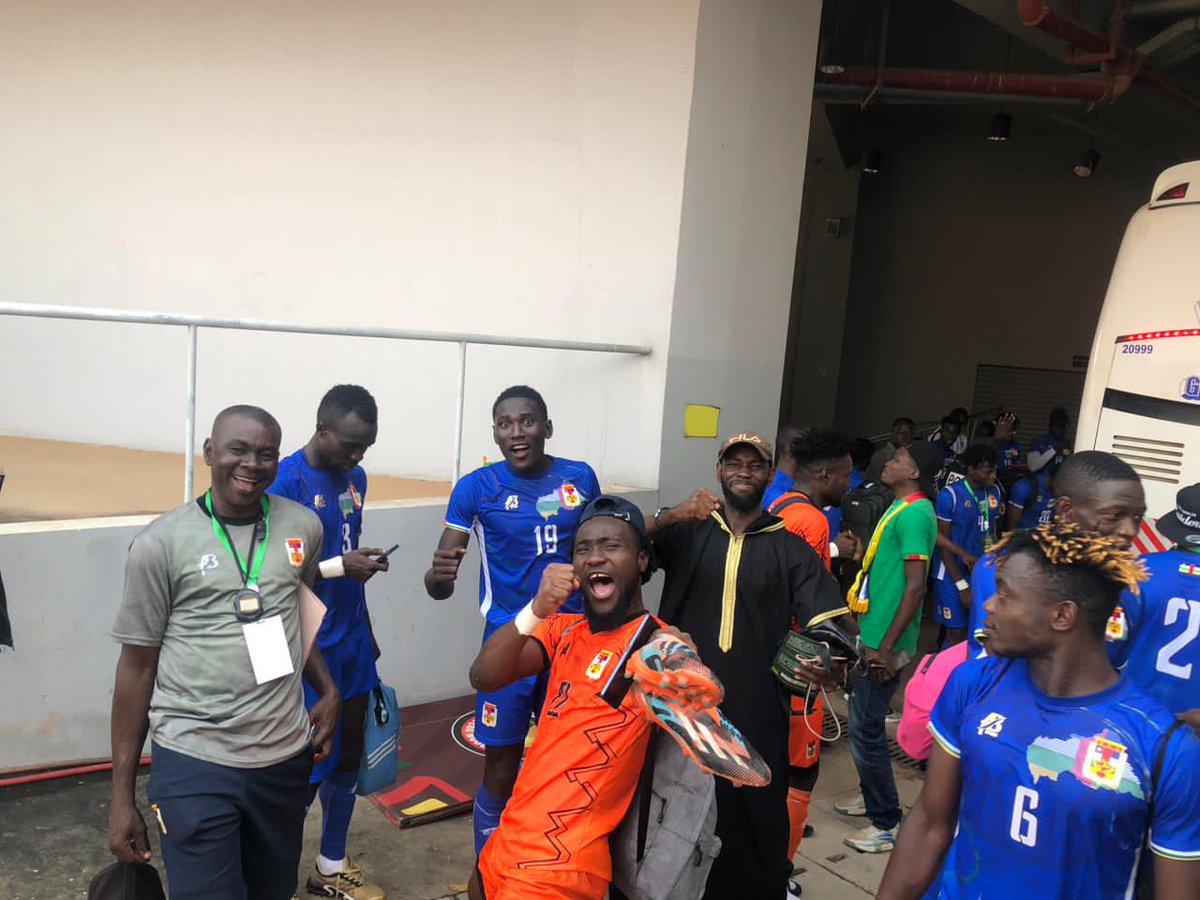 fridolinngoulou's tweet photo. #Centrafrique: Les fauves locaux, qualifiés pour la première fois dans l'histoire à la #CHAN rentrent lundi dans la soirée. Ils ont besoin d'un accueil chaleureux, à la hauteur de cet honneur qu'ils ont fait à notre pays.
Félicitations à eux, à l'équipe managériale qui donne l'espoir qu'après la qualification de la #CAN U20 et aujourd'hui la CHAN, nous sommes en bonne voie vers la CAN avec cette génération des fauves qui monte en puissance.
@MediasOubangui