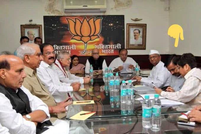 AbhinavRsharma_'s tweet image. The same drama company that once sat in BJP offices and staged protests from Ramlila Maidan against the UPA is now accusing Congress candidates of taking money from BJP. The height of hypocrisy! Stop misleading the public with baseless theatrics. 

#AAPDrama #PoliticalHypocrisy