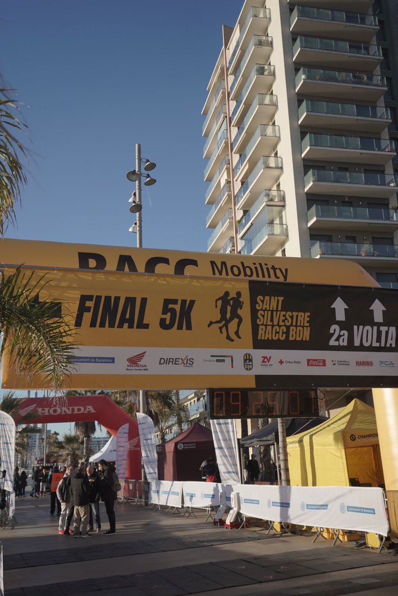 ClubRACC's tweet photo. Bon dia!
Avui se celebra la @SantSilvestre RACC Badalona.
⏰ A les 10h tenen la sortida els corredors de 5k i 10k, mentre que els KIDS ho faran a les 11.30.

Molta sort a tots els participants! 🤝 https://t.co/VSOitXJA0f